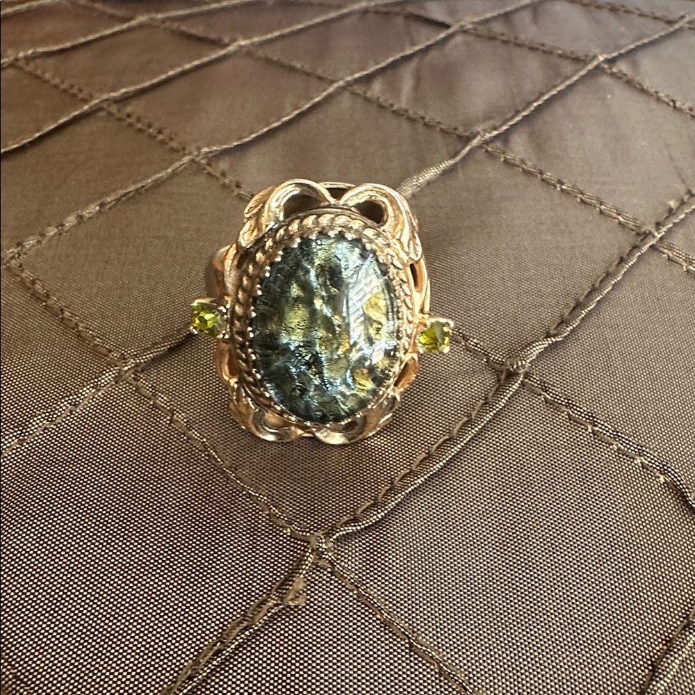 Whiting and Davis Dragons Breath Glass or Peridot Cabochon Ring. Gold tone 7.25